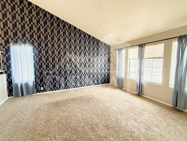 6041 W Villa Maria Dr Glendale, AZ 85308 photo 3