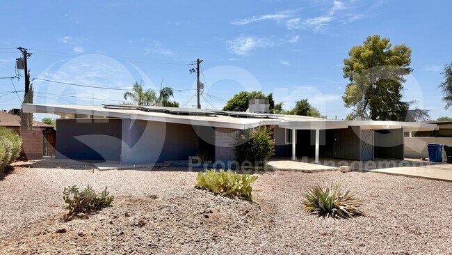 525 N Vine St photo 3