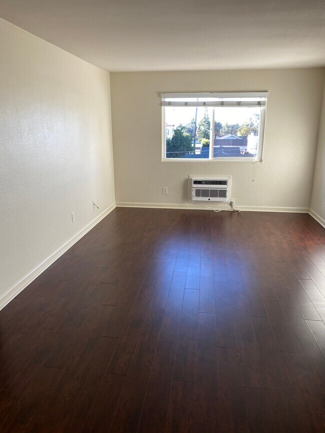 3060 B St San Diego, CA 92102 photo 4