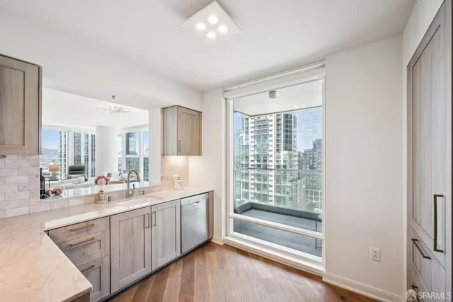 2BR/2BA Condo on Harrison St Unit 19c · San Francisco photo 5
