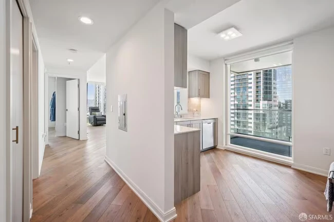 2BR/2BA Condo on Harrison St Unit 19c · San Francisco photo 4