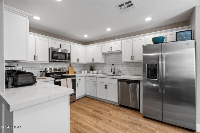 15050 N Thompson Peak Pkwy Scottsdale, AZ 85260 photo 2