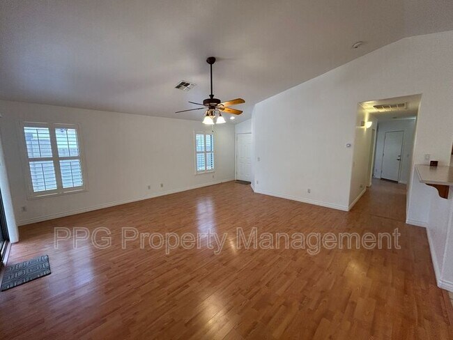 16200 W Cottonwood St Surprise, AZ 85374 photo 5