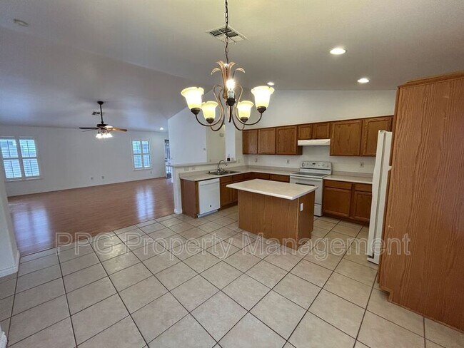 16200 W Cottonwood St Surprise, AZ 85374 photo 4