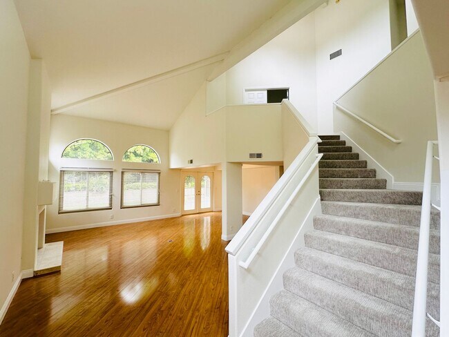 6635 Soaring Dr San Diego, CA 92119 photo 4