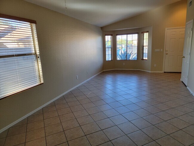 16885 W Statler St Surprise, AZ 85388 photo 3
