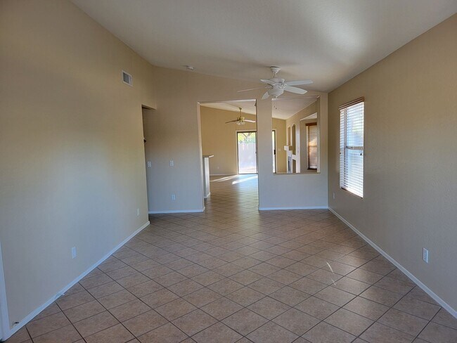 16885 W Statler St Surprise, AZ 85388 photo 2