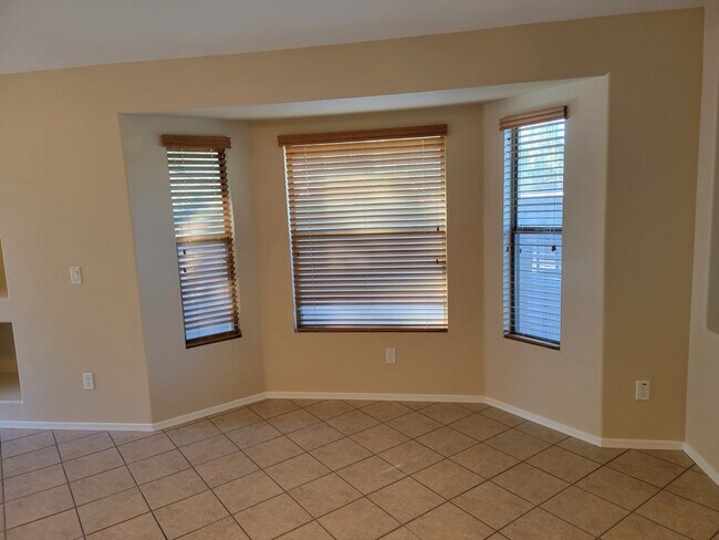 16885 W Statler St Surprise, AZ 85388 photo 4