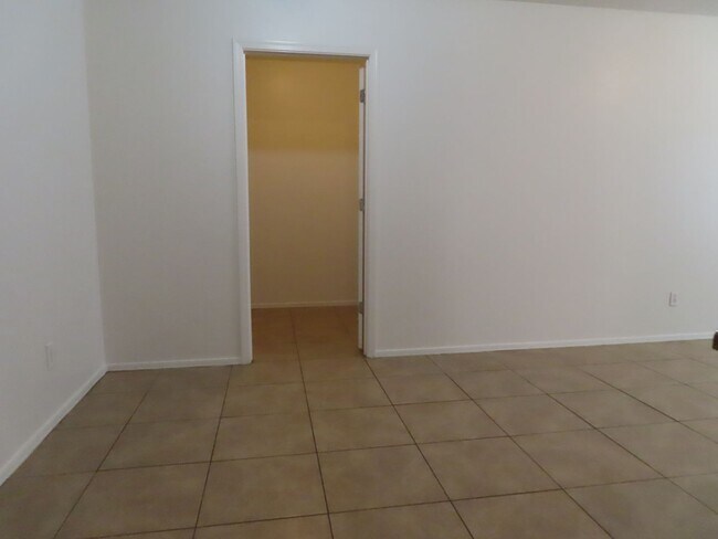 815 E 4th Pl Mesa, AZ 85203 photo 3