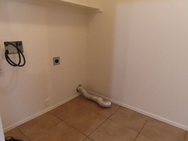 815 E 4th Pl Mesa, AZ 85203 photo 4