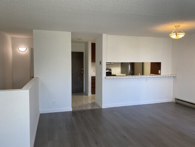 2101 Shore Line Dr Alameda, CA 94501 photo 3