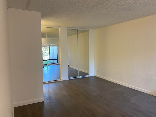 2101 Shore Line Dr Alameda, CA 94501 photo 4