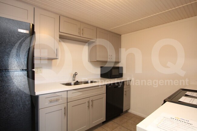 3511 E Baseline Rd Phoenix, AZ 85042 photo 2