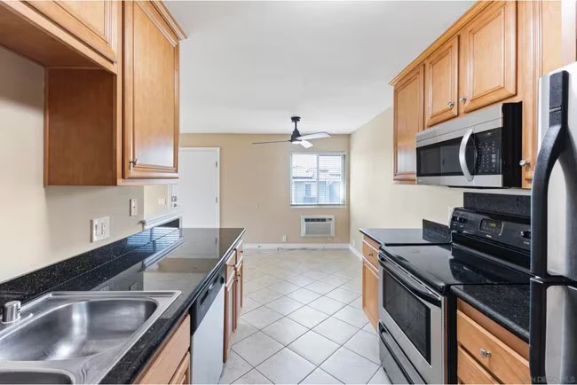 9949 Erma Rd San Diego, CA 92131 photo 2