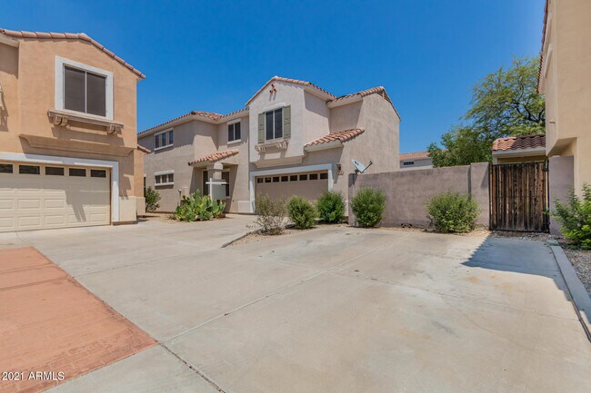 204 W Mountain Sage Dr Phoenix, AZ 85045 photo 3