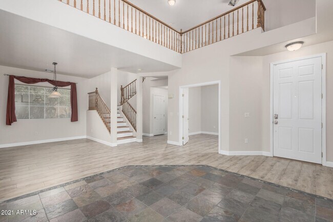 204 W Mountain Sage Dr Phoenix, AZ 85045 photo 4