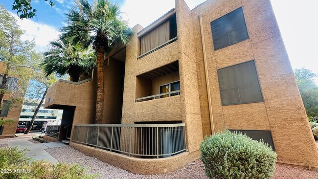 2625 E Indian School Rd Phoenix, AZ 85016