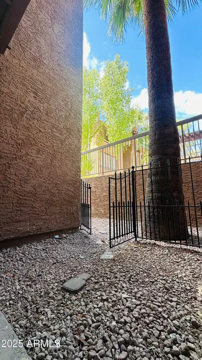2625 E Indian School Rd Phoenix, AZ 85016 photo 5
