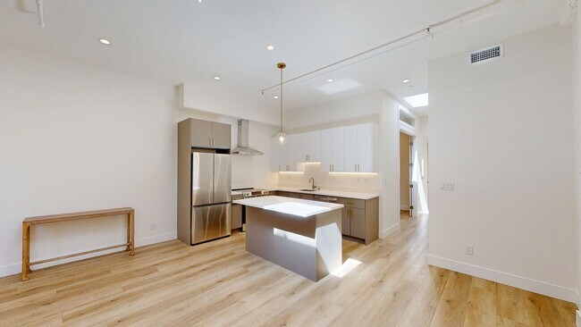 69 Horace St San Francisco, CA 94110 photo 2