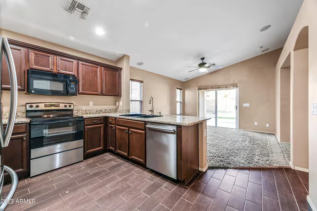 41284 W Cahill Dr Maricopa, AZ 85138 photo 4