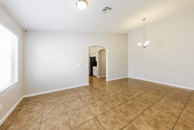 8133 W Hess Ave Phoenix, AZ 85043 photo 4