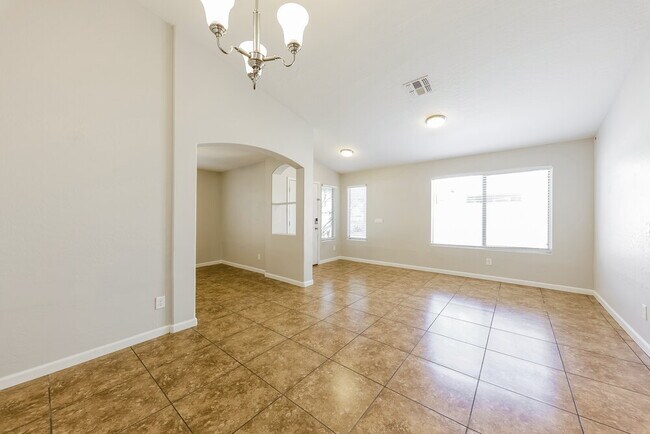 8133 W Hess Ave Phoenix, AZ 85043 photo 5
