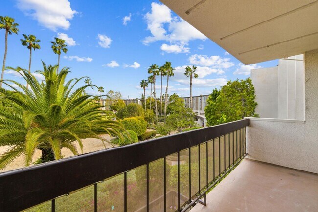3050 Rue D’Orleans San Diego, CA 92110 photo 2