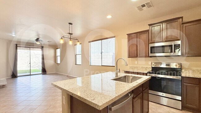 29997 N 70th Dr Peoria, AZ 85383 photo 4