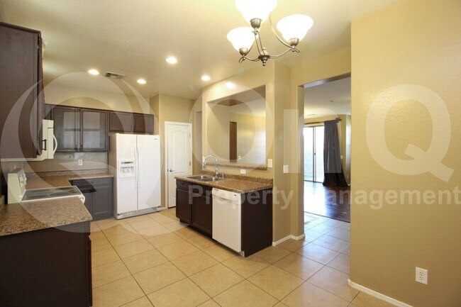 2811 S Cole Dr Gilbert, AZ 85295 photo 4