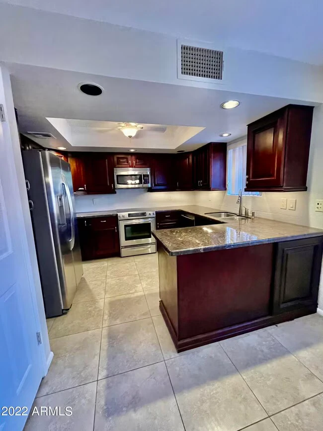 12212 N Paradise Vlg Pkwy S Phoenix, AZ 85032 photo 2