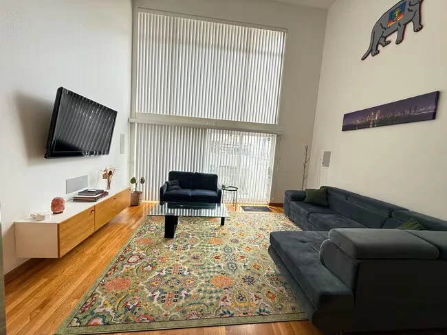 221 Island Ave San Diego, CA 92101 photo 4