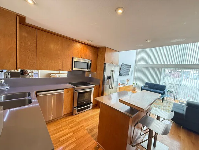 221 Island Ave San Diego, CA 92101 photo 5