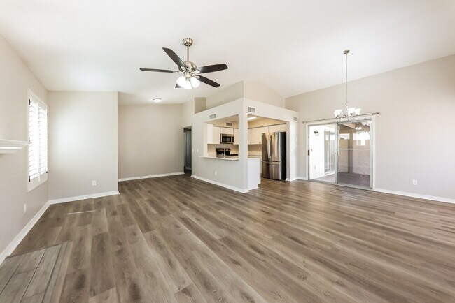 8810 W Grovers Ave Peoria, AZ 85382 photo 4
