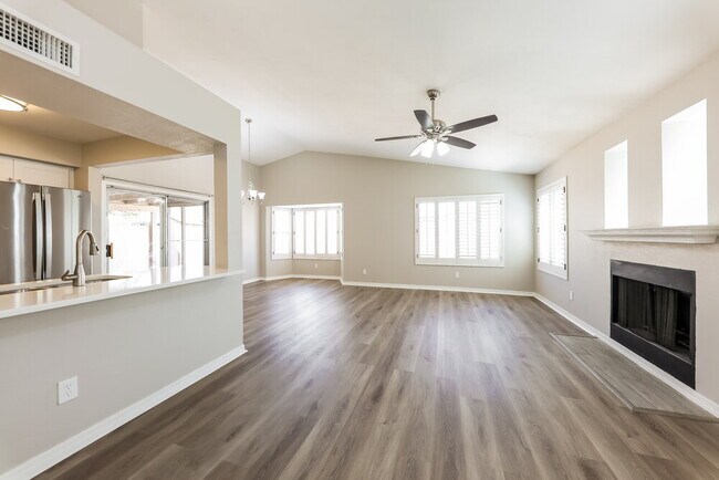 8810 W Grovers Ave Peoria, AZ 85382 photo 3