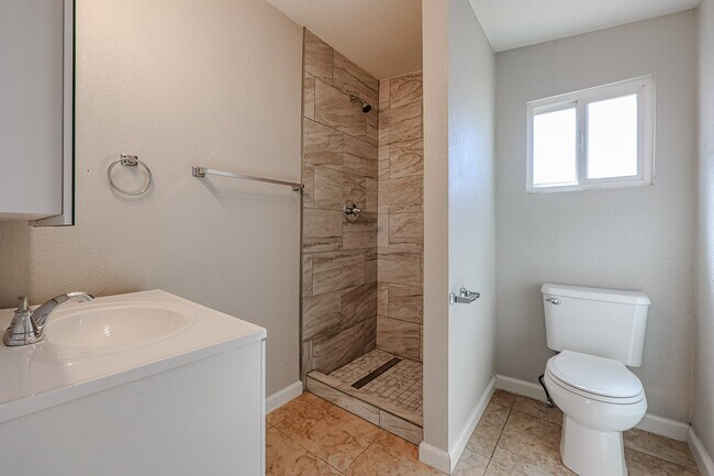 3607 W La Salle St Phoenix, AZ 85041 photo 5