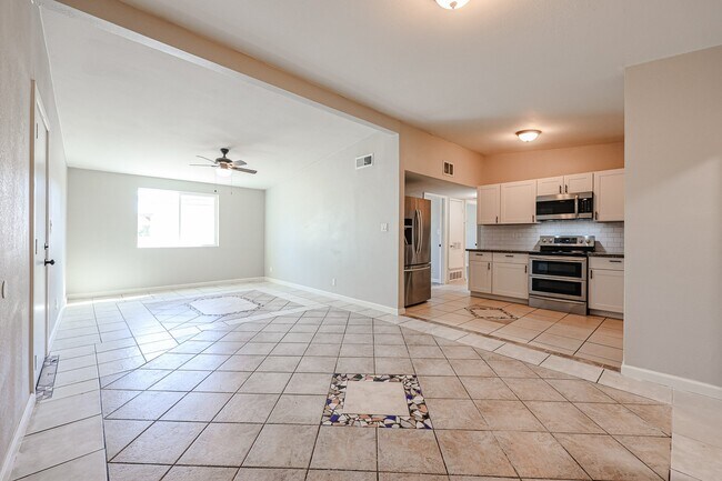 3607 W La Salle St Phoenix, AZ 85041 photo 4