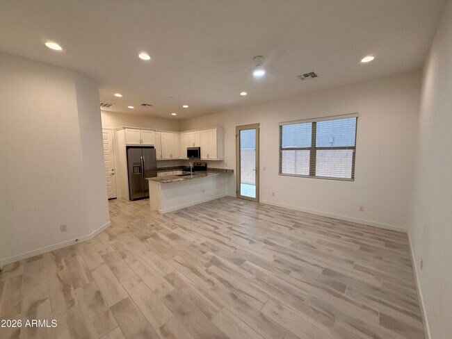 20119 W Pinchot Dr Buckeye, AZ 85396 photo 2