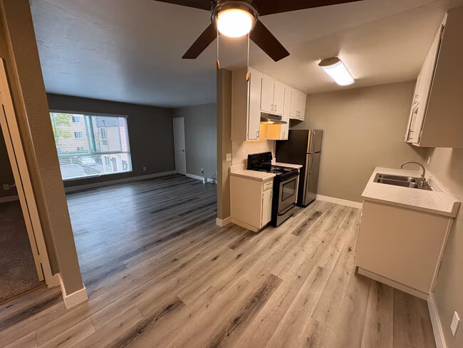 Pinewood Apartments photo 2