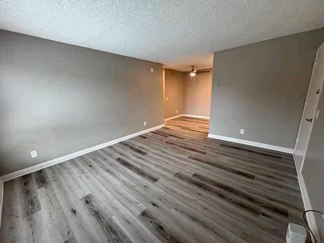 Pinewood Apartments photo 4