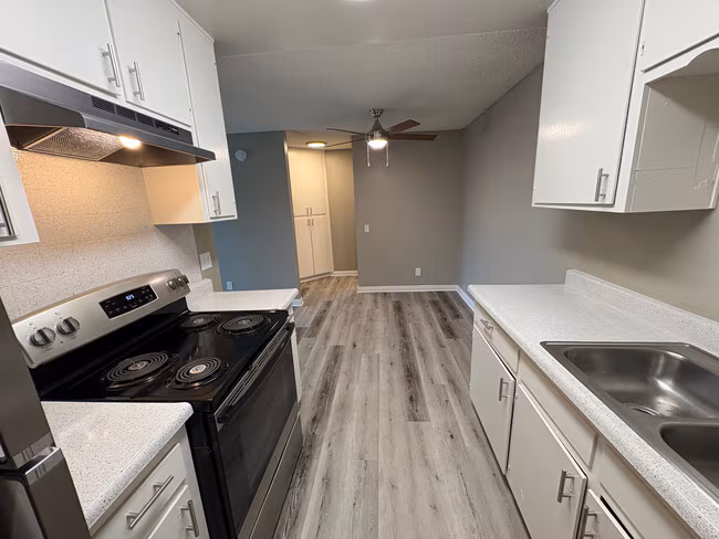 Pinewood Apartments photo 3