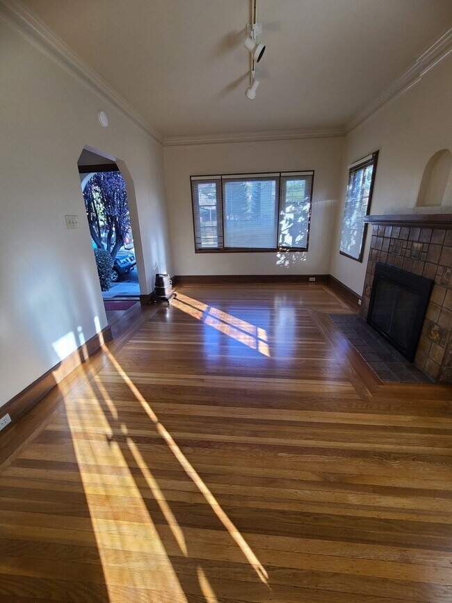 1828 Walnut St Berkeley, CA 94709 photo 2