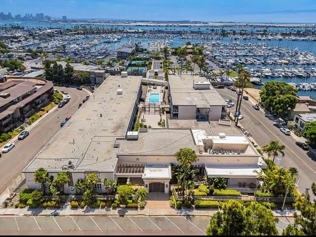 1021 Scott St San Diego, CA 92106 photo 3