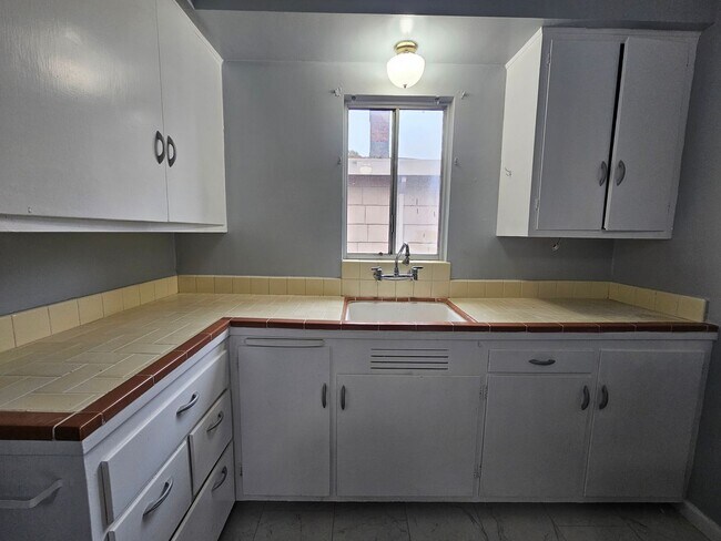 647-649 38th St Richmond, CA 94805 photo 2