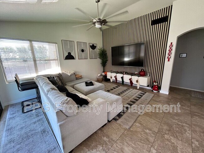 10209 W Country Club Trail Peoria, AZ 85383 photo 5