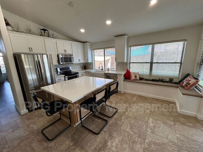 10209 W Country Club Trail Peoria, AZ 85383 photo 3