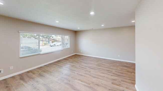 5126 Alumni Pl San Diego, CA 92115 photo 3