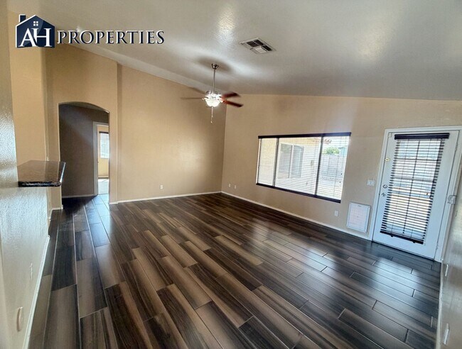 9543 W Sunnyslope Ln photo 4