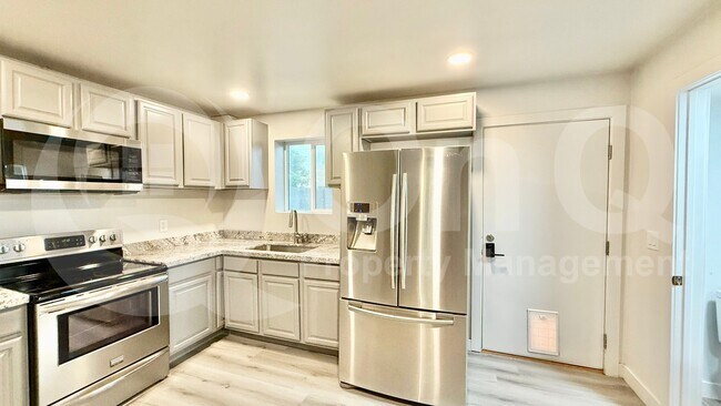 6108 W Townley Ave Glendale, AZ 85302 photo 3