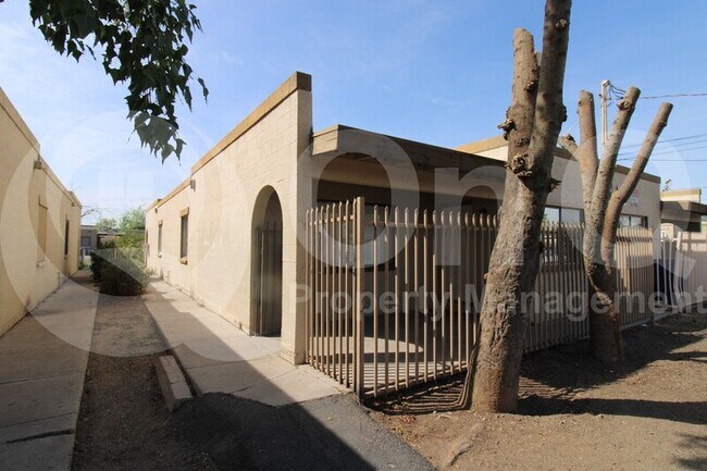6742 W Palmaire Ave Glendale, AZ 85303 photo 2