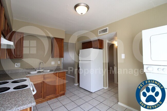 6742 W Palmaire Ave Glendale, AZ 85303 photo 3